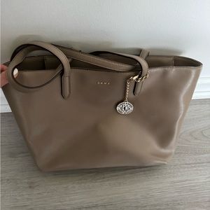 DKNY Tote bag